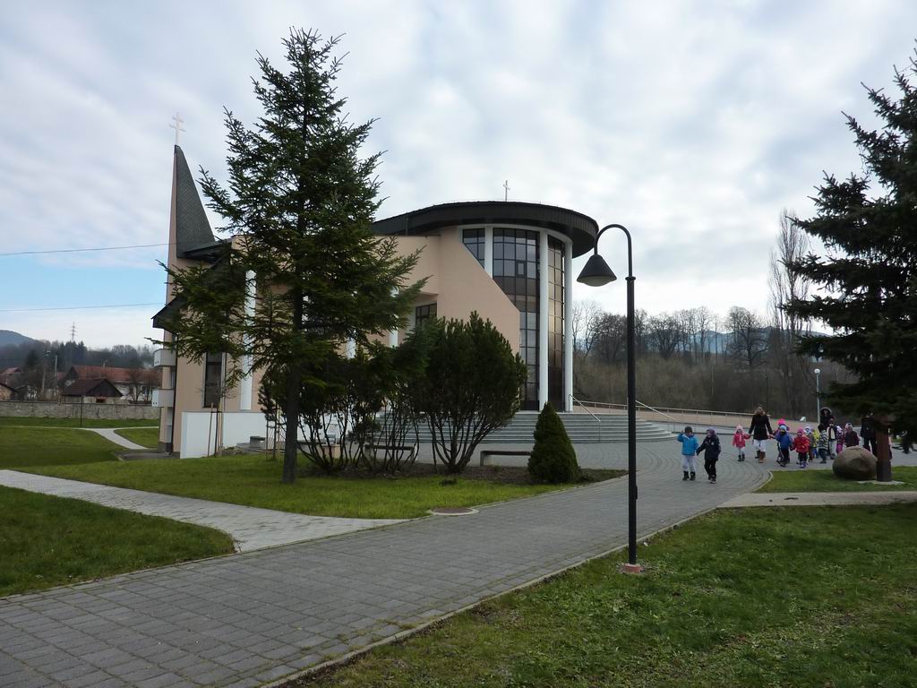 Osvetlenie kostola a skoly v Gbelanoch