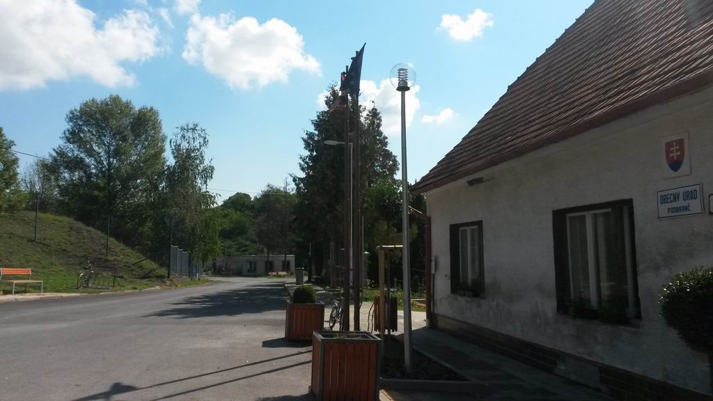 Osvetlenie ihriska a obecnáho úradu Podbranč