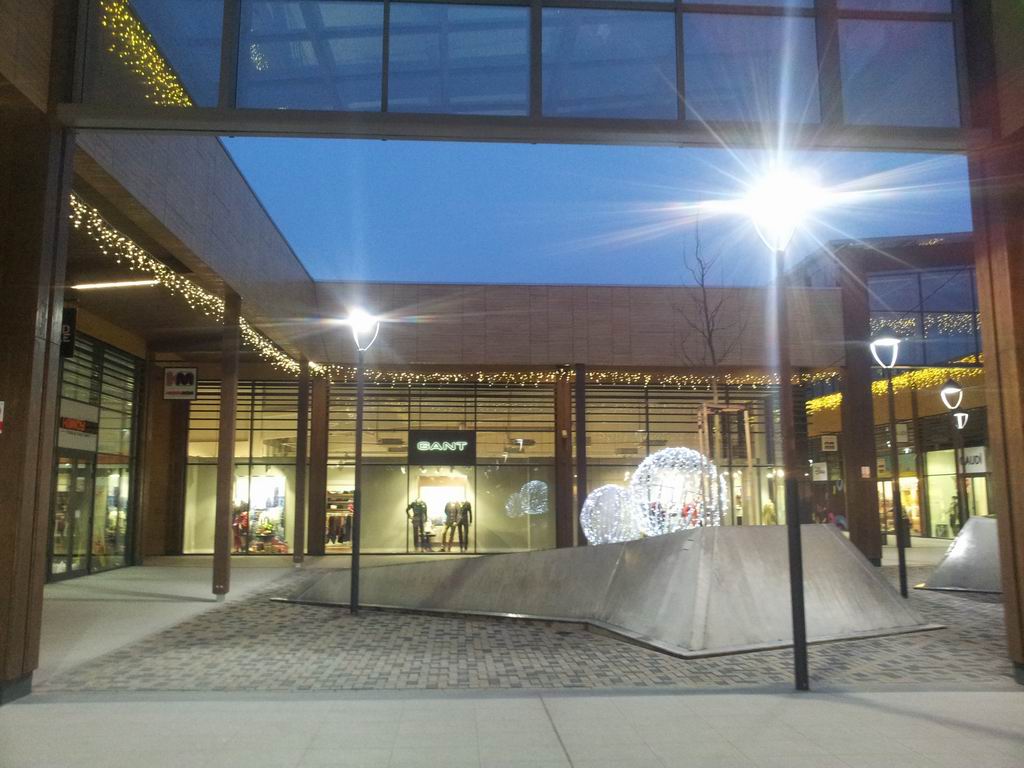 Osvetlenie obchodneho centra Voderady